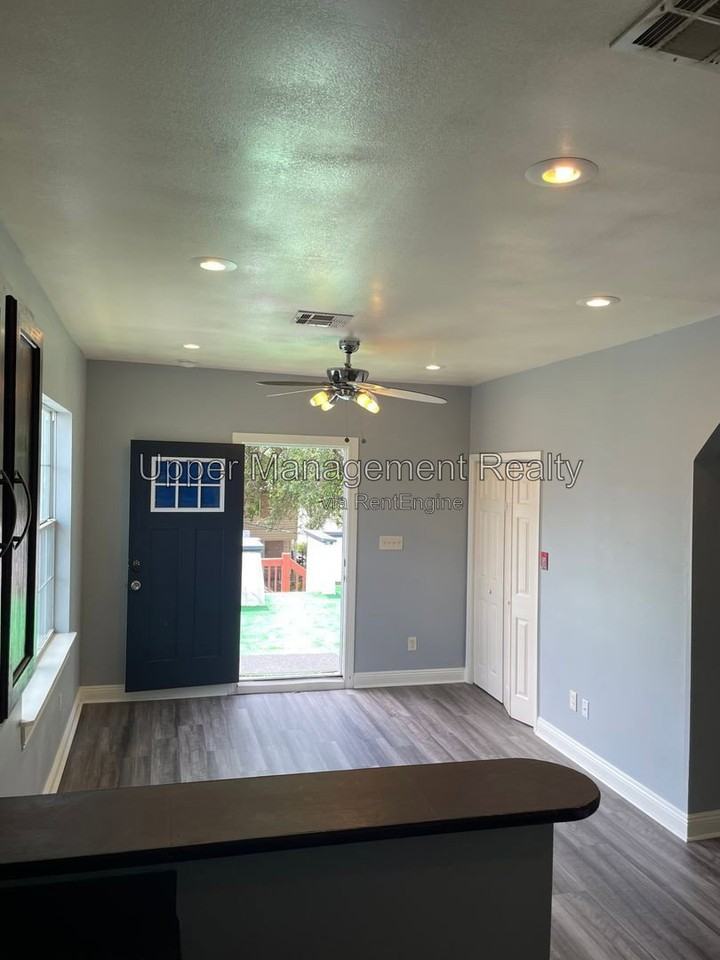 440 S Clark St #440 - Photo 2 of 19