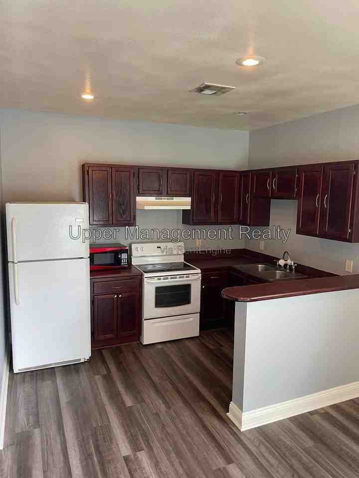440 S Clark St #440 - Photo 4 of 19