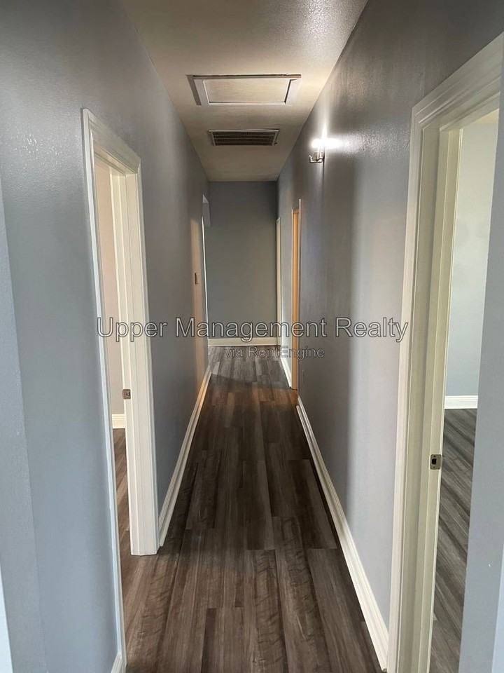 440 S Clark St #440 - Photo 5 of 19