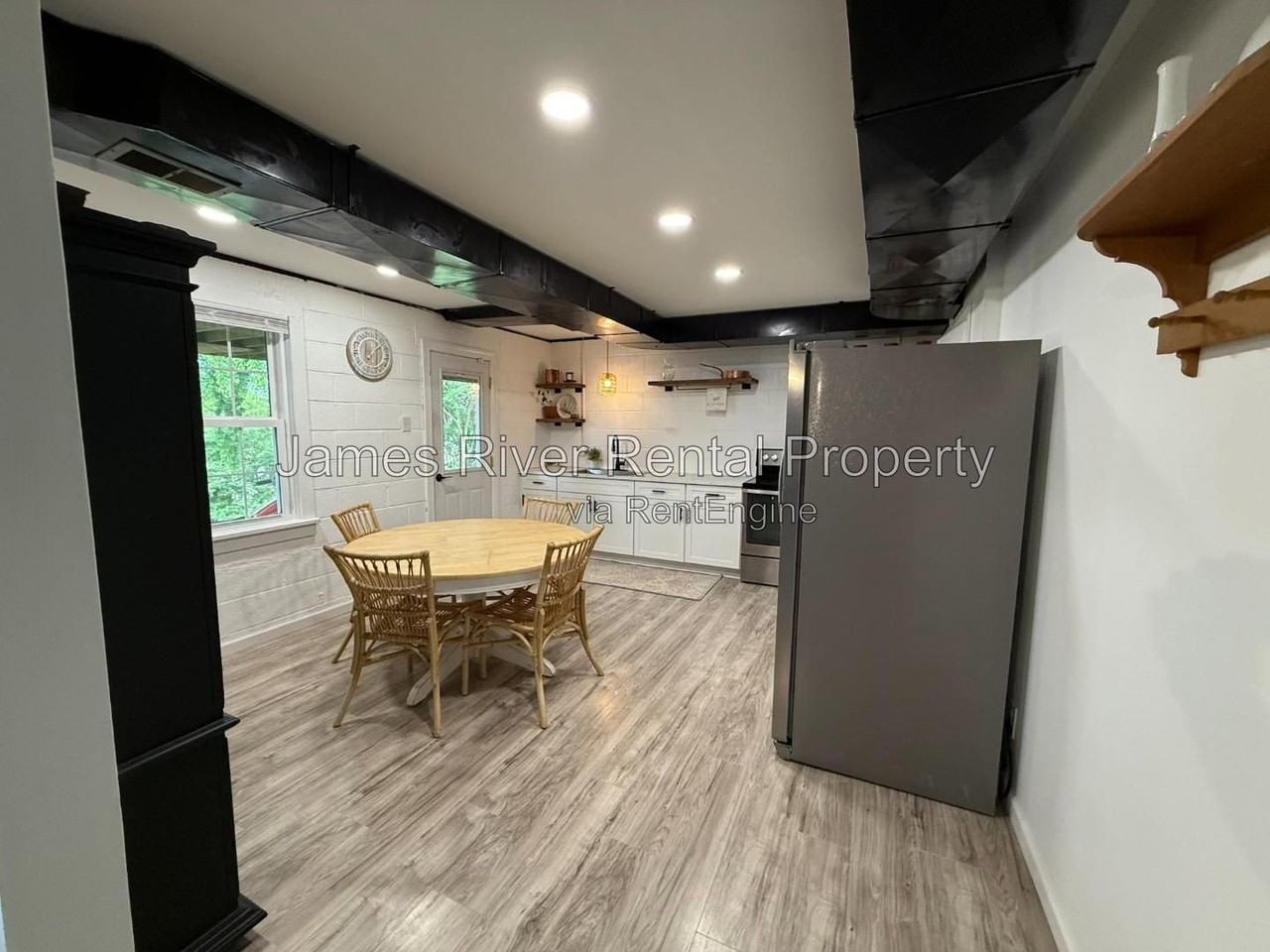 633 Sandusky Dr #B - Photo 2 of 10