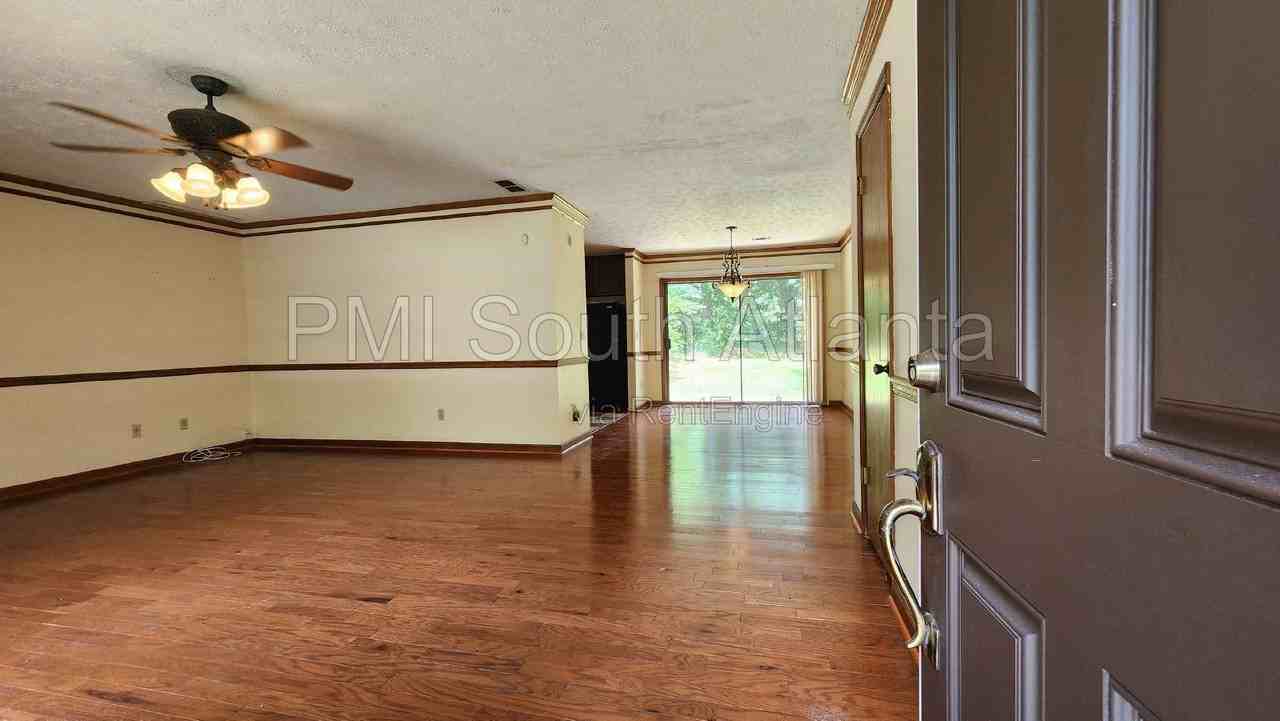 9257 Forest Knoll Dr - Photo 5 of 45