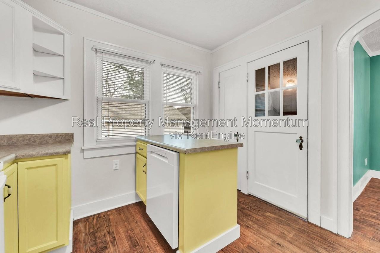 1890 N Douglas Ave - Photo 5 of 16