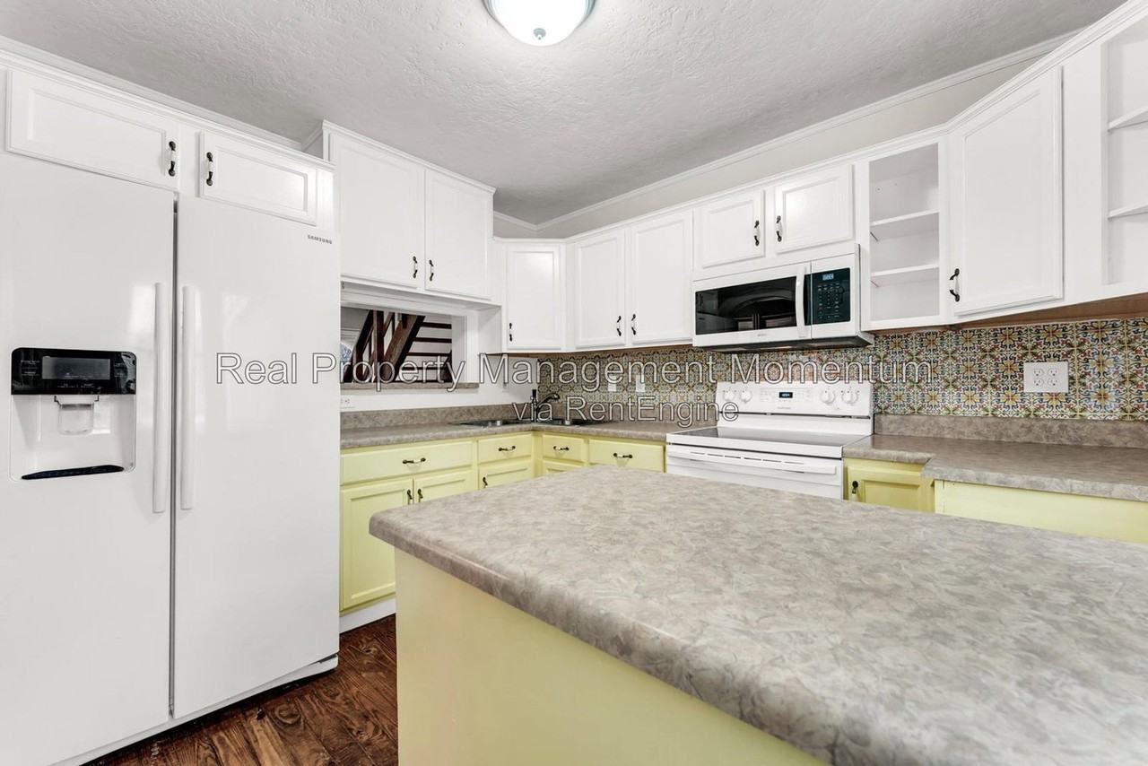 1890 N Douglas Ave - Photo 6 of 16