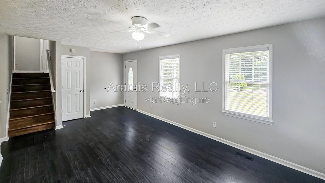 321 Braxton Dr - Photo 2 of 12