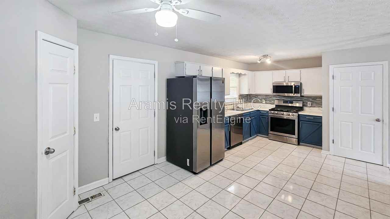 321 Braxton Dr - Photo 3 of 12