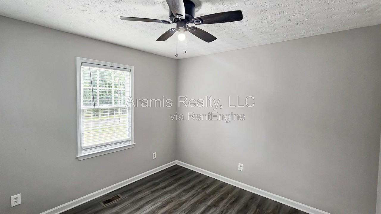 321 Braxton Dr - Photo 4 of 12