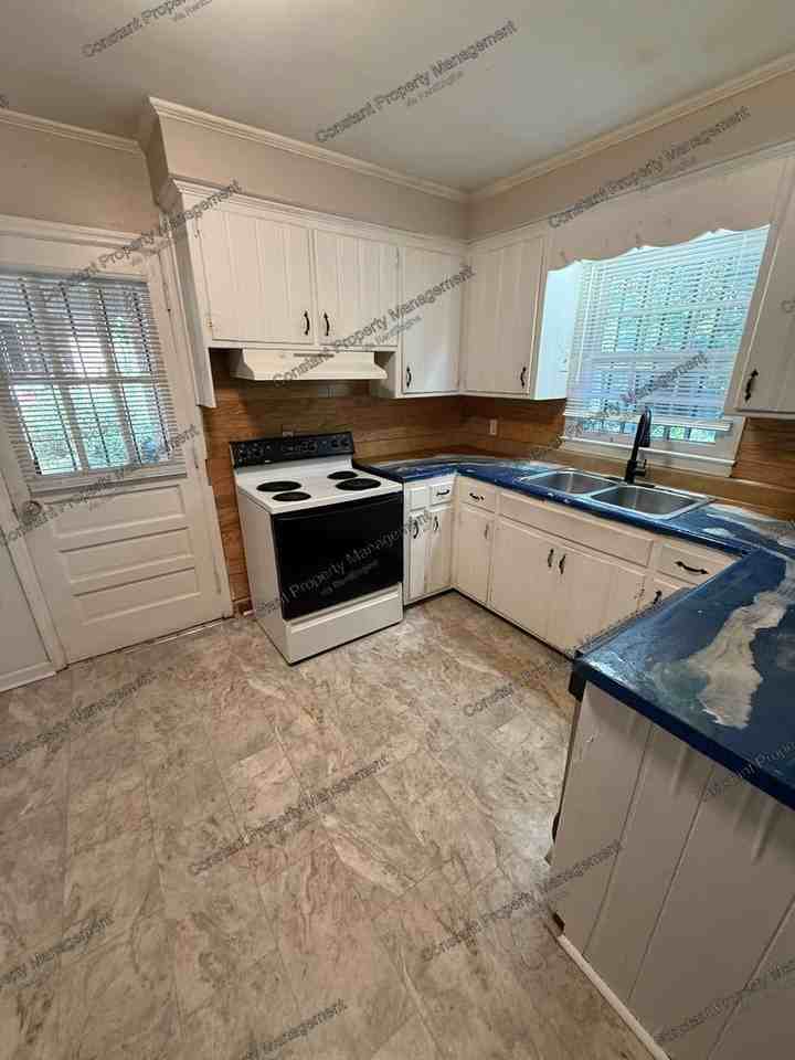 2325 Kensington Rd - Photo 2 of 16