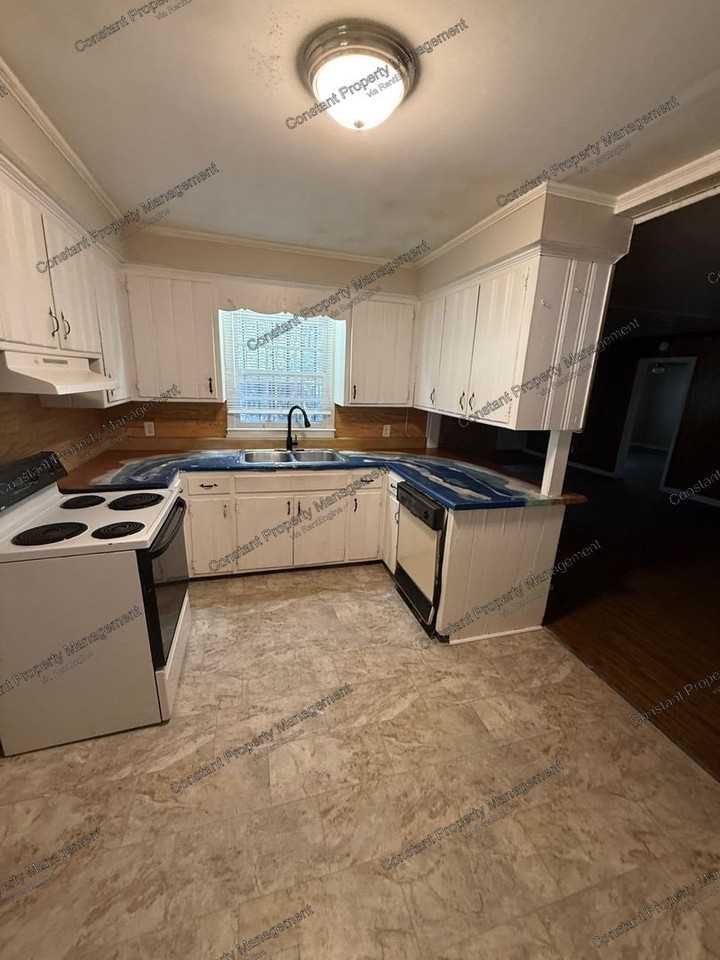 2325 Kensington Rd - Photo 3 of 16