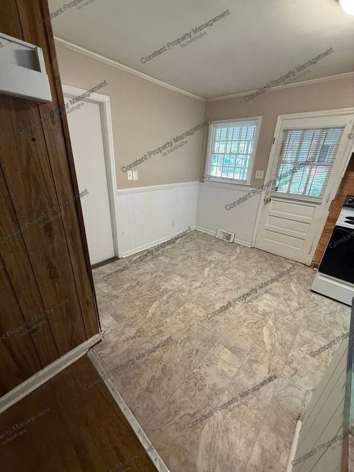 2325 Kensington Rd - Photo 4 of 16