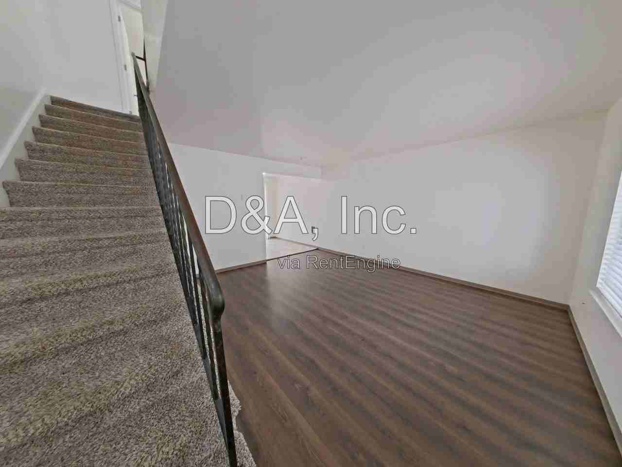 140 Ne Conifer Blvd #10 - Photo 3 of 19