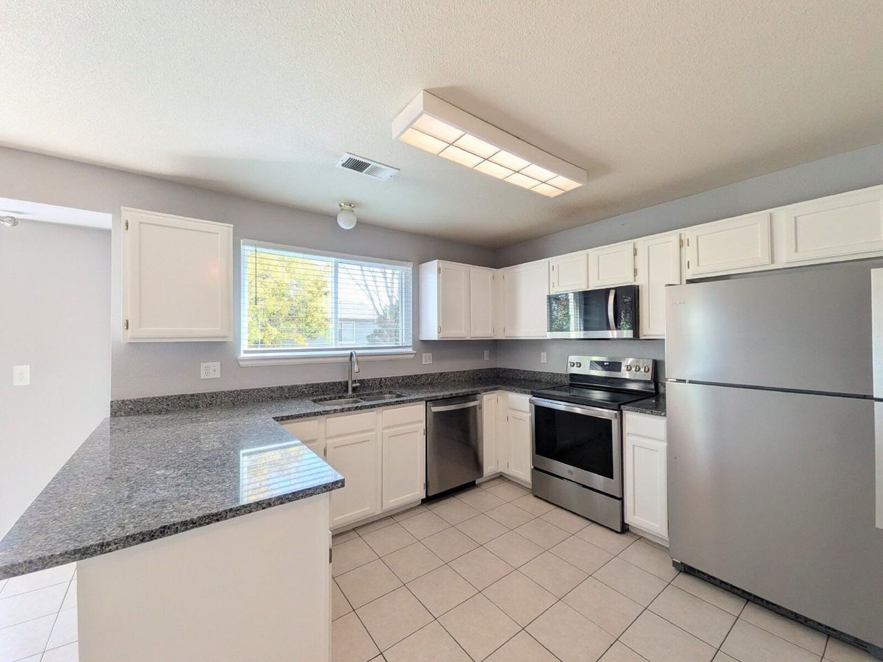10452 Hyacinth St - Photo 3 of 24