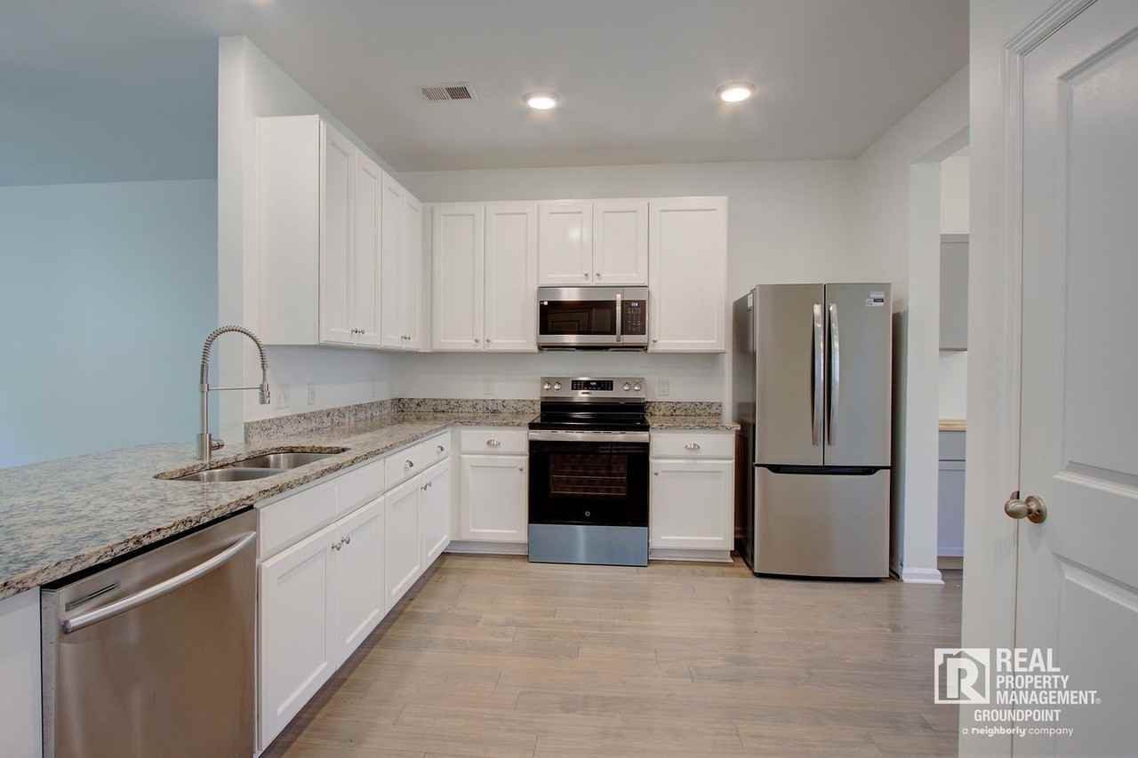 197 Woodward Rd - Photo 7 of 28