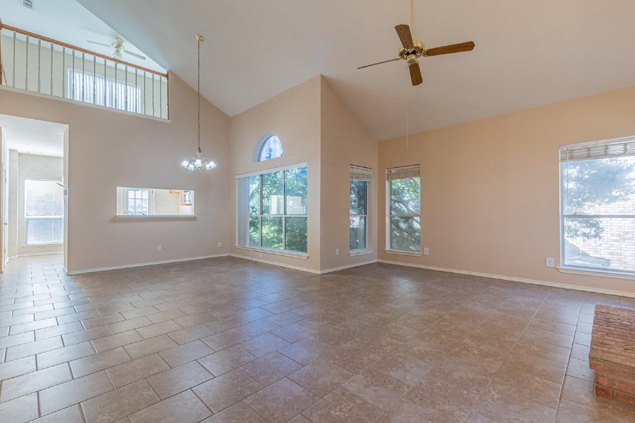 5946 Creekway - Photo 5 of 32