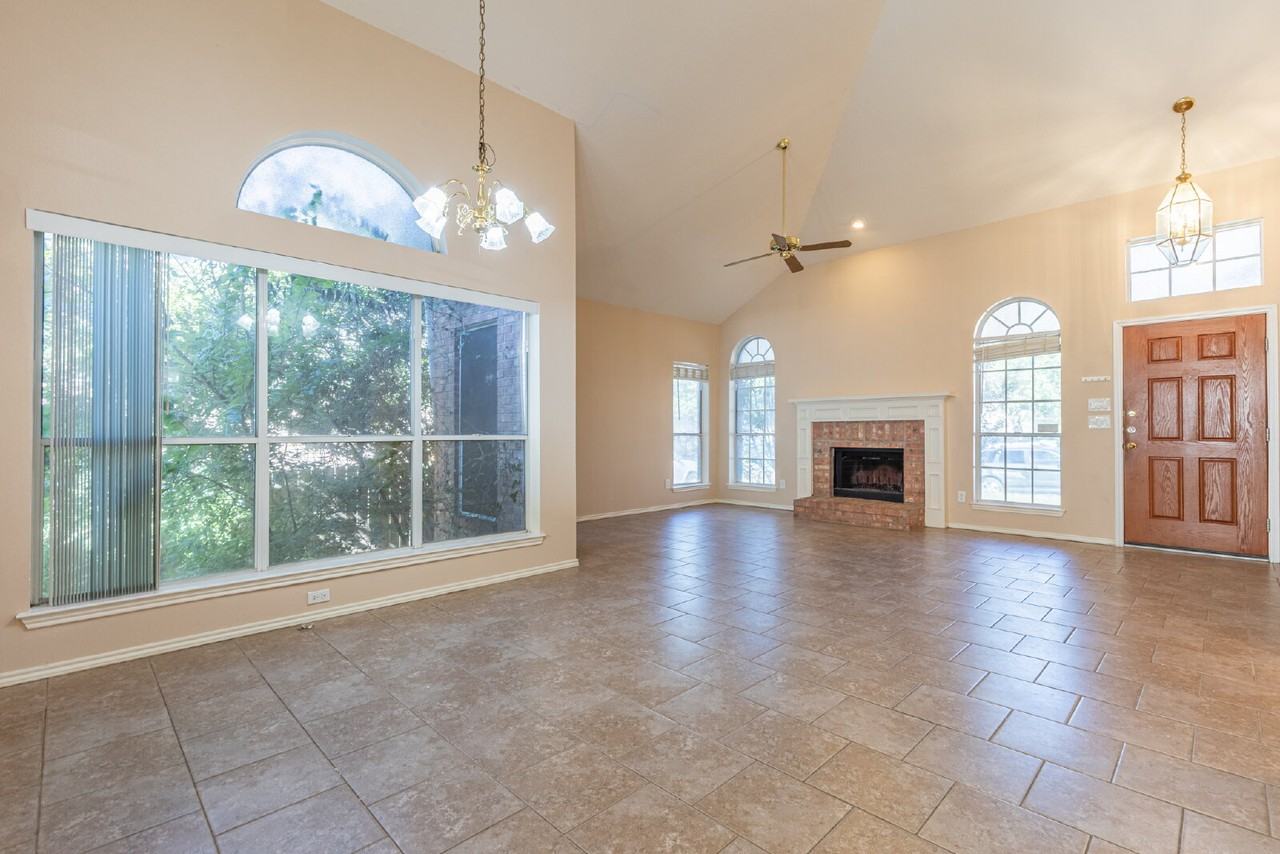 5946 Creekway - Photo 6 of 32