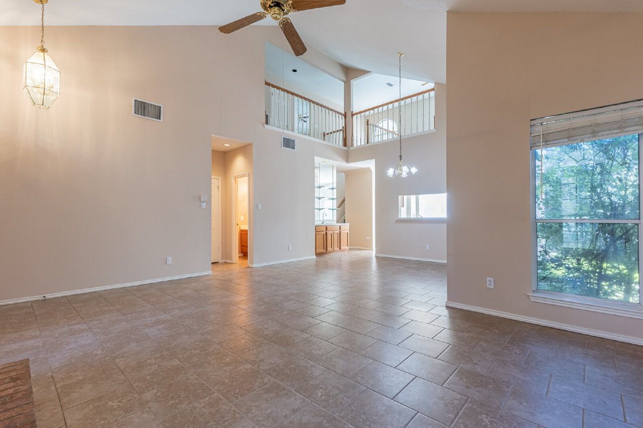 5946 Creekway - Photo 7 of 32