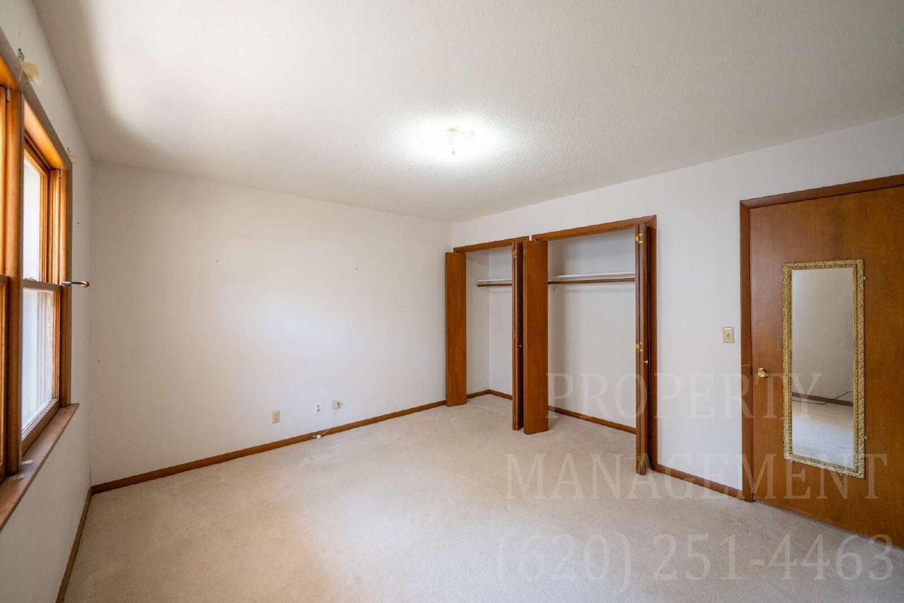 301 W 5th St - Photo 3 of 20