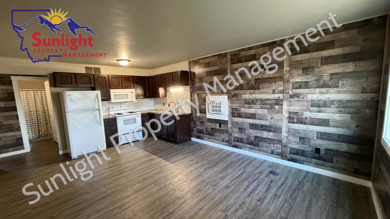 127 S 12th St W - Photo 3 of 8