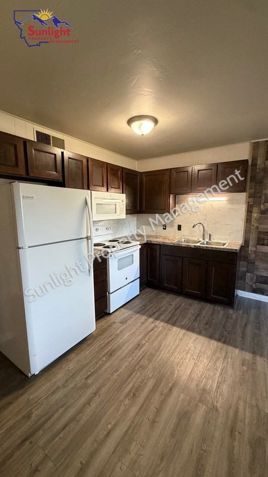 127 S 12th St W - Photo 5 of 8