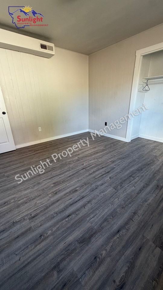 127 S 12th St W - Photo 7 of 8