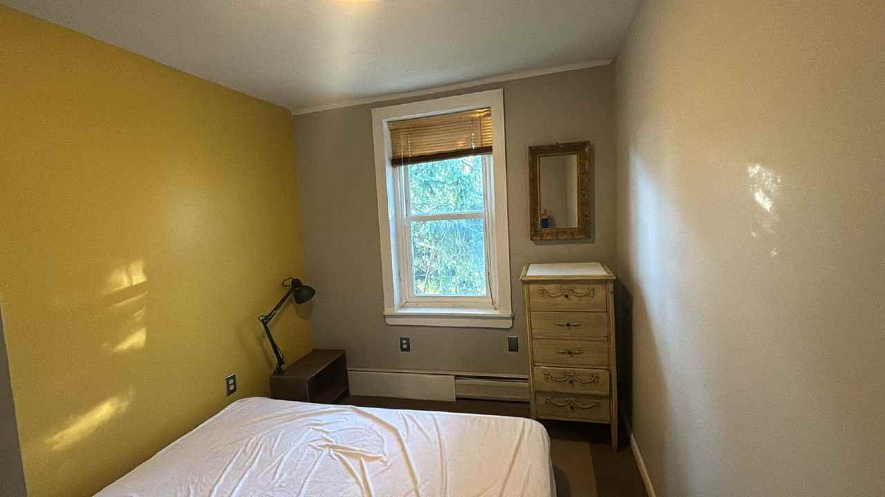 190 10th St - Photo 2 of 10