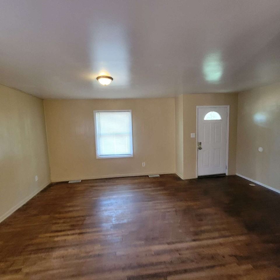 3711 N Hartman Dr - Photo 3 of 8
