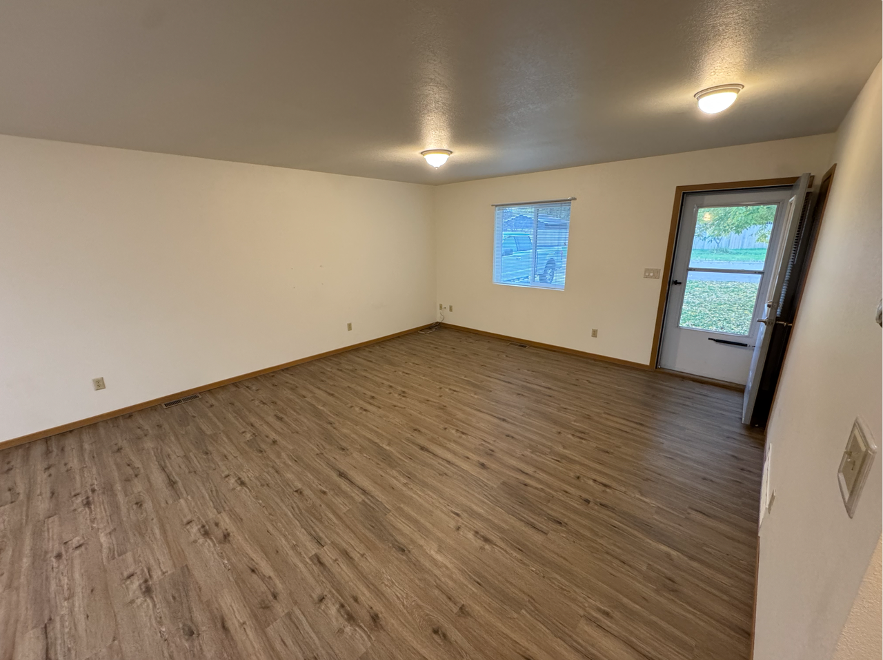 1201 Chicago Ave Se - Photo 2 of 18