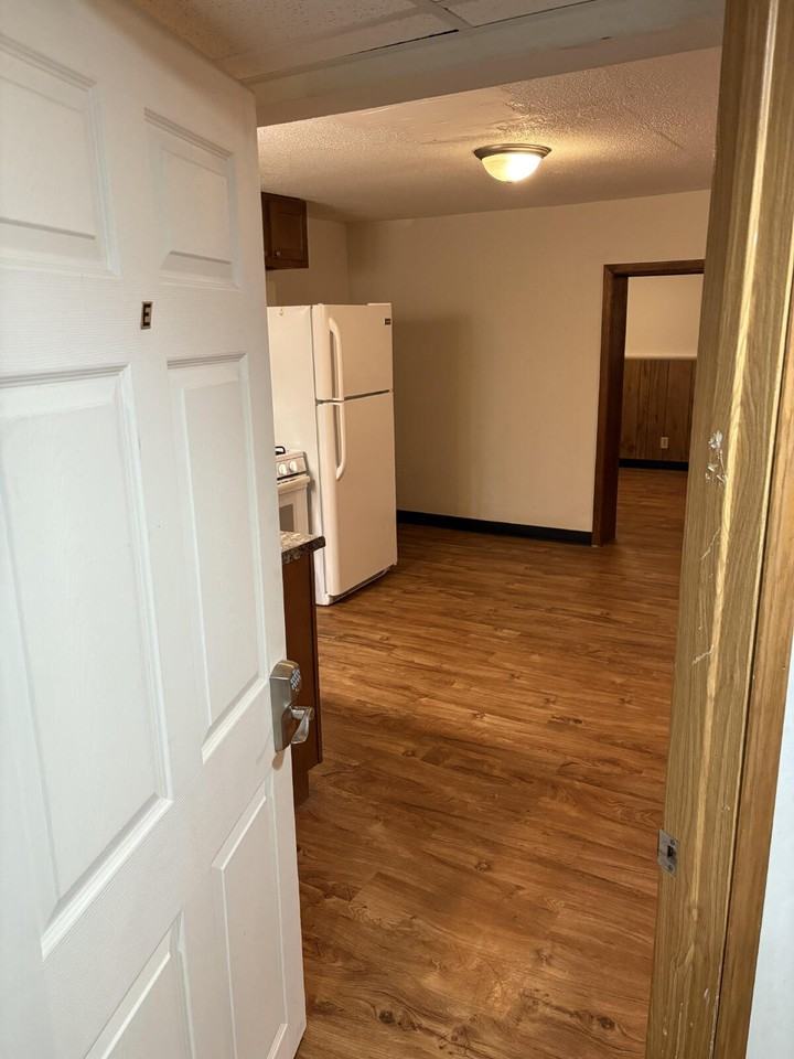 412 N College Ave #E - Photo 2 of 14