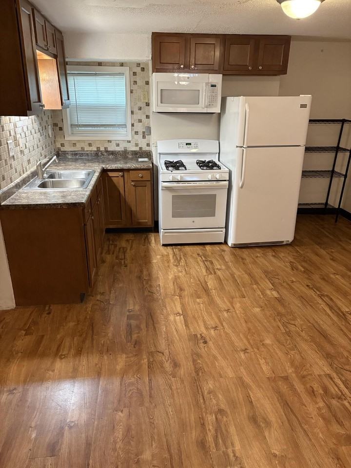 412 N College Ave #E - Photo 3 of 14