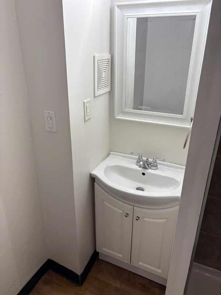 412 N College Ave #E - Photo 7 of 14