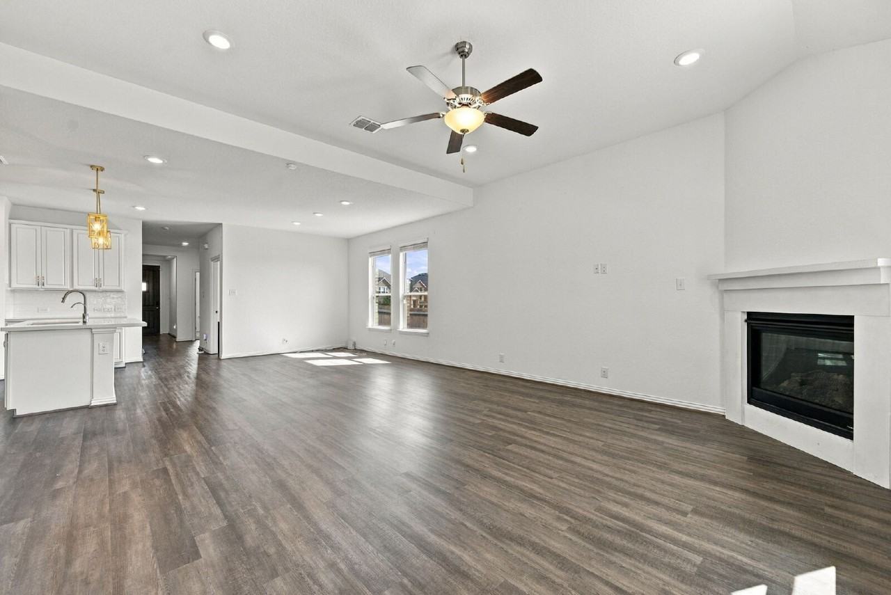 6647 Encore Oaks - Photo 3 of 21
