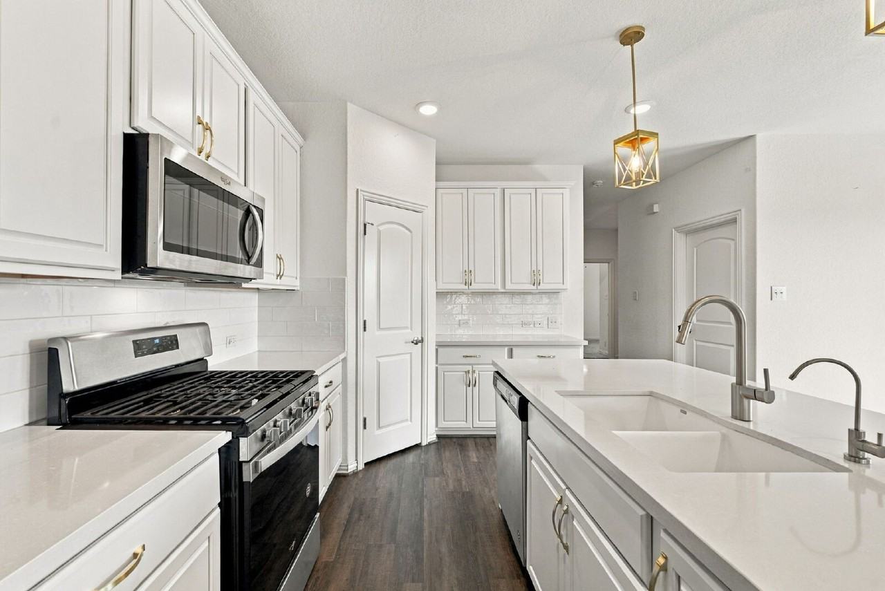 6647 Encore Oaks - Photo 6 of 21