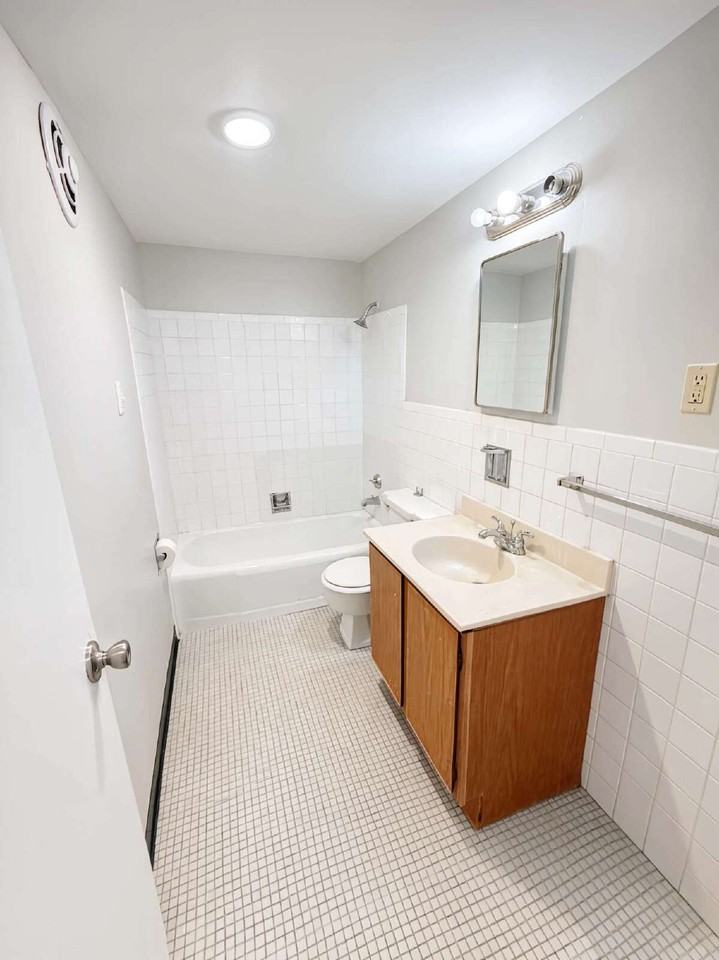 1705 Hinkson Ave #12 - Photo 4 of 9
