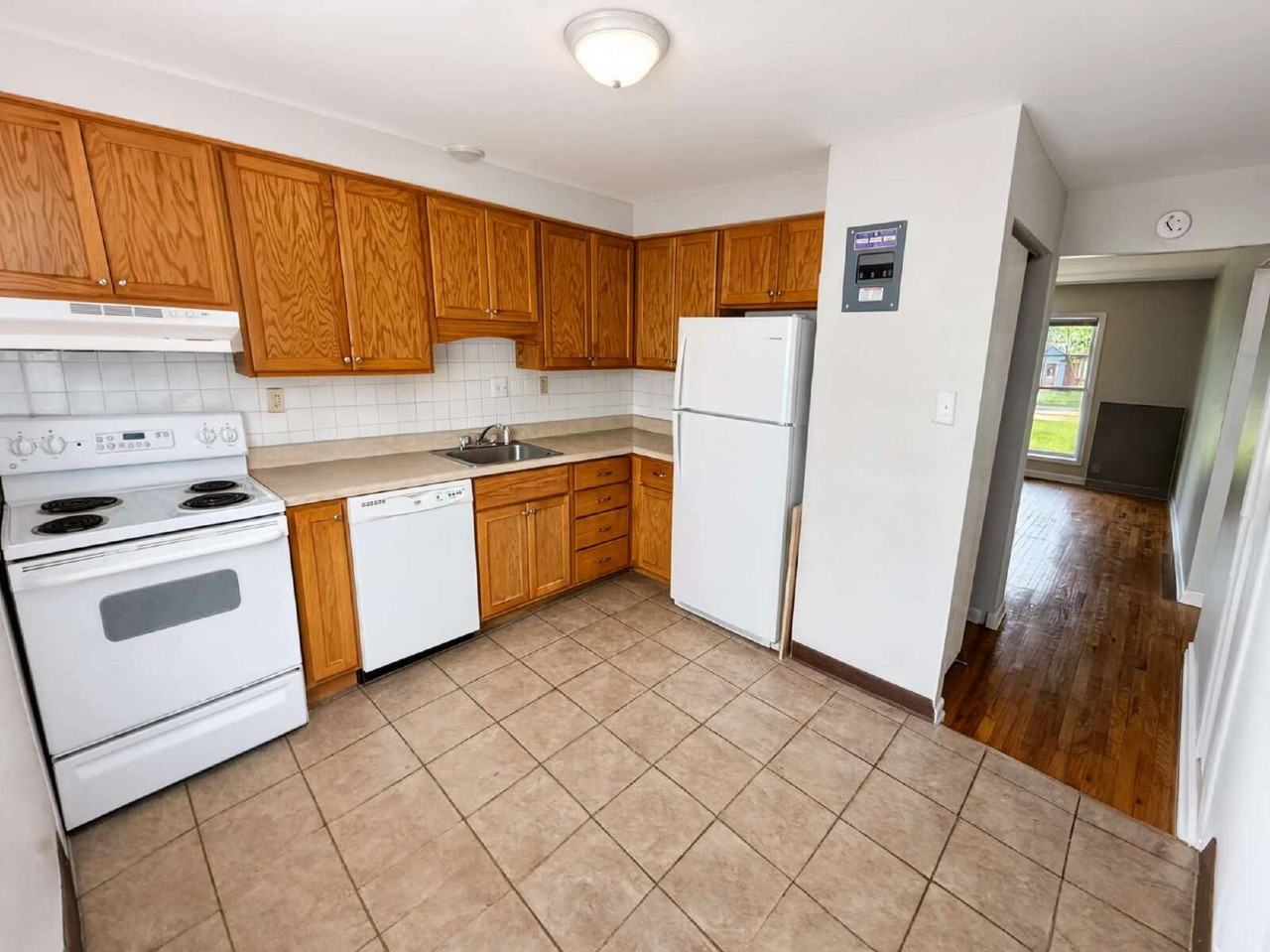 1705 Hinkson Ave #12 - Photo 5 of 9