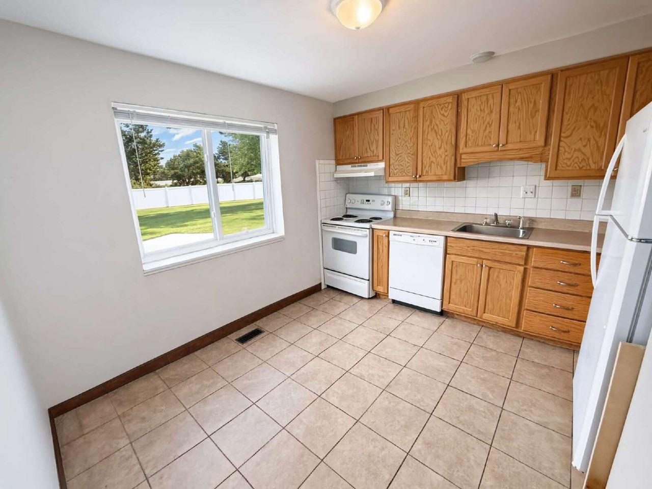 1705 Hinkson Ave #12 - Photo 6 of 9