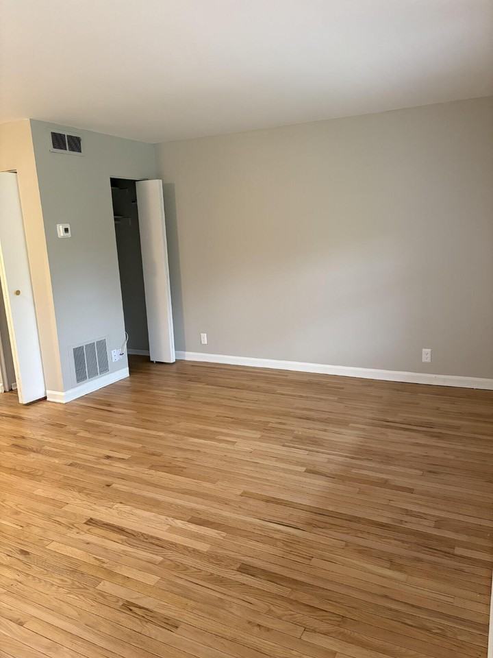 1707 Hinkson Ave #11 - Photo 3 of 7