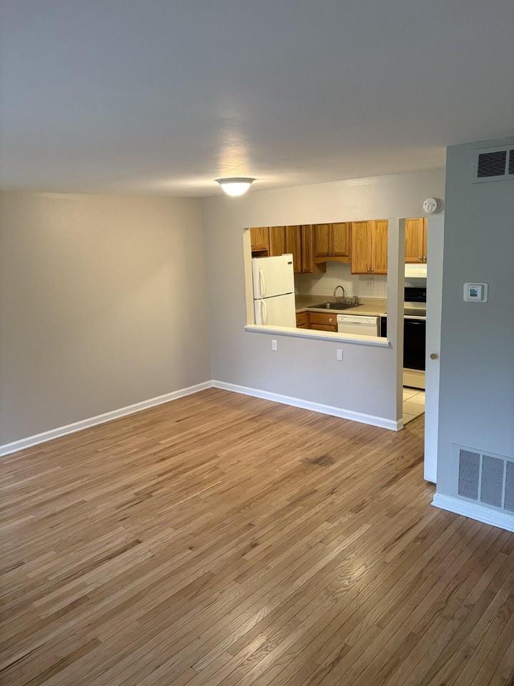 1707 Hinkson Ave #11 - Photo 4 of 7