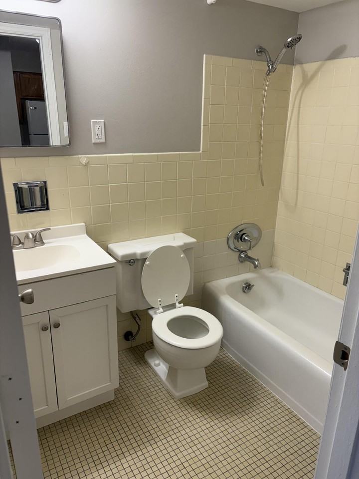 1707 Hinkson Ave #11 - Photo 6 of 7