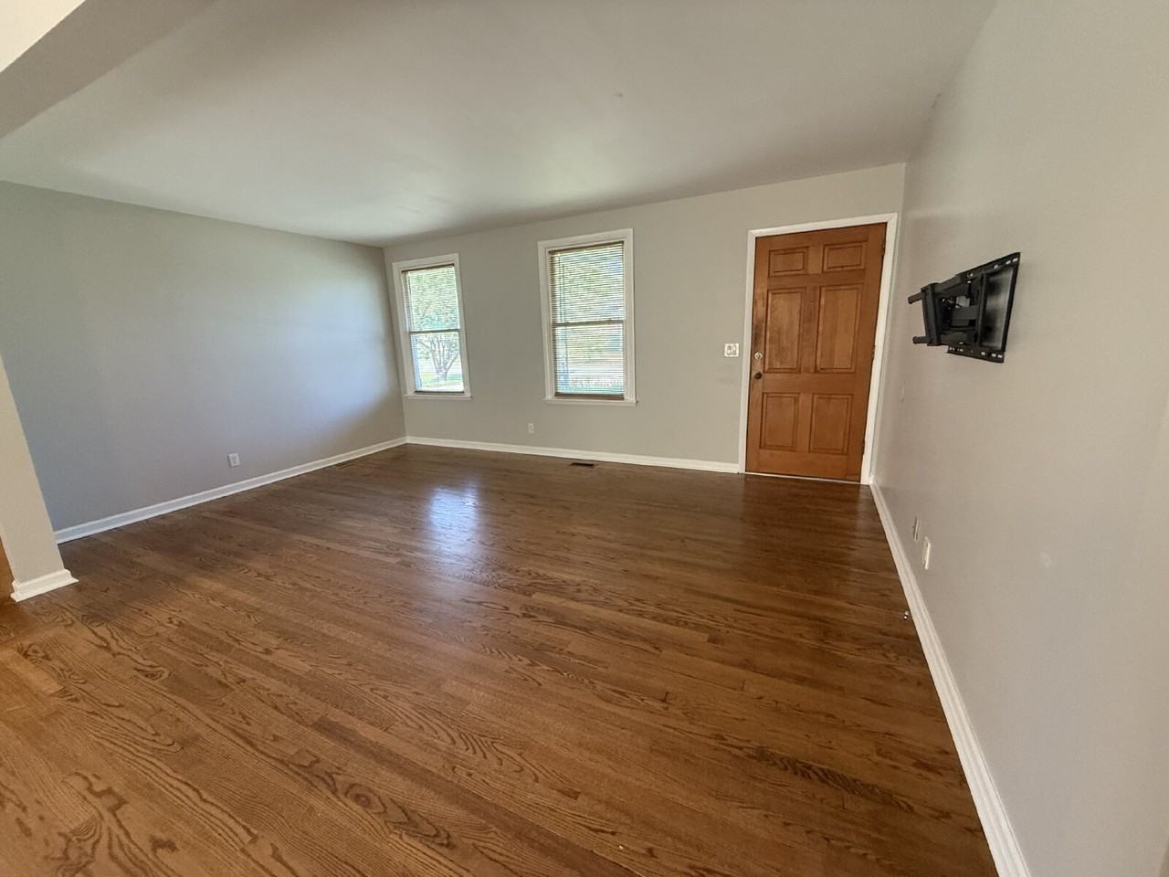 2034 Ransom Dr - Photo 2 of 23