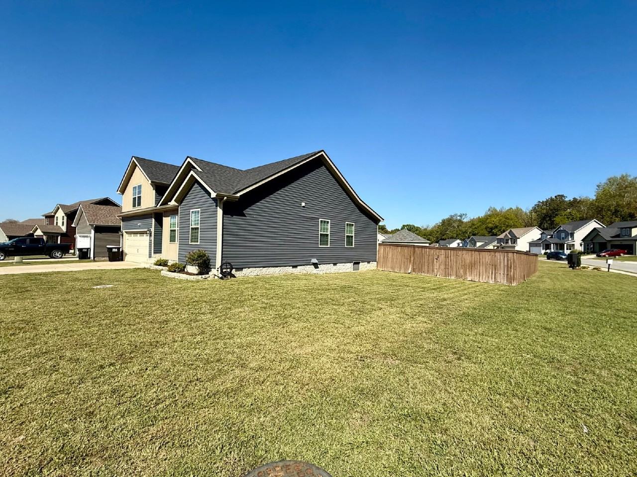 215 Geneva Ln - Photo 5 of 27