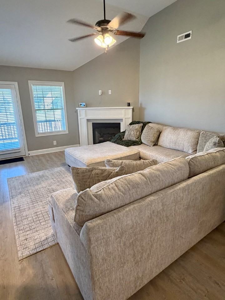 215 Geneva Ln - Photo 6 of 27