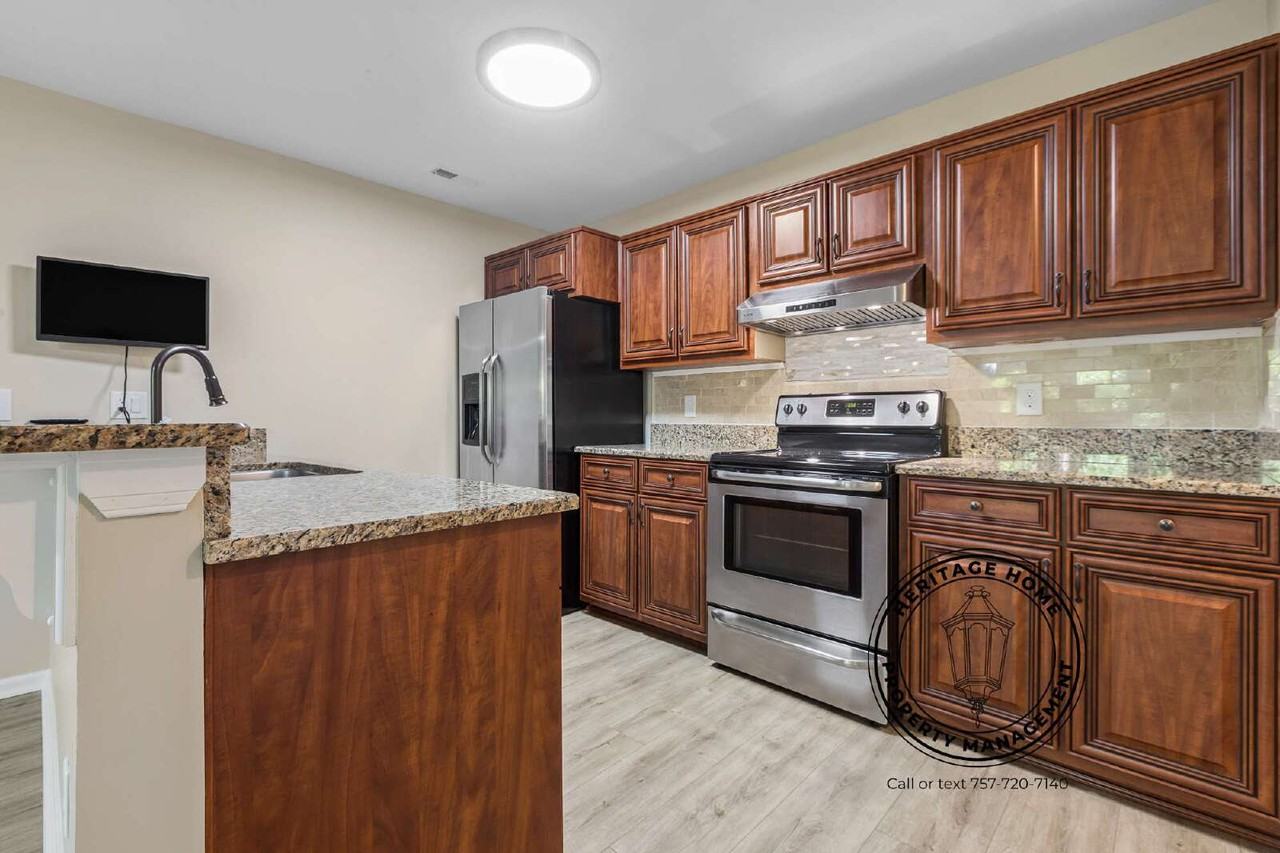 713 Oak Mill Ln - Photo 2 of 24