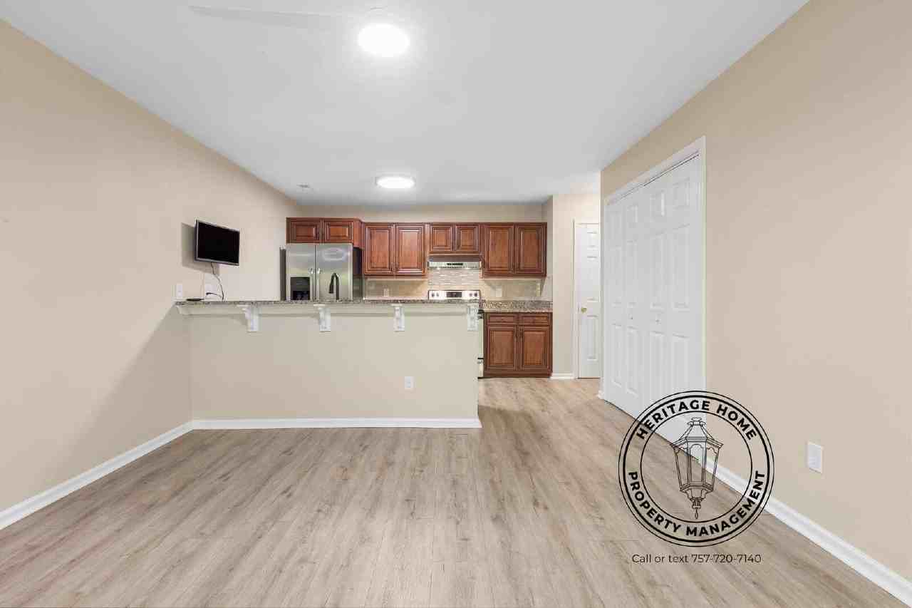 713 Oak Mill Ln - Photo 7 of 24