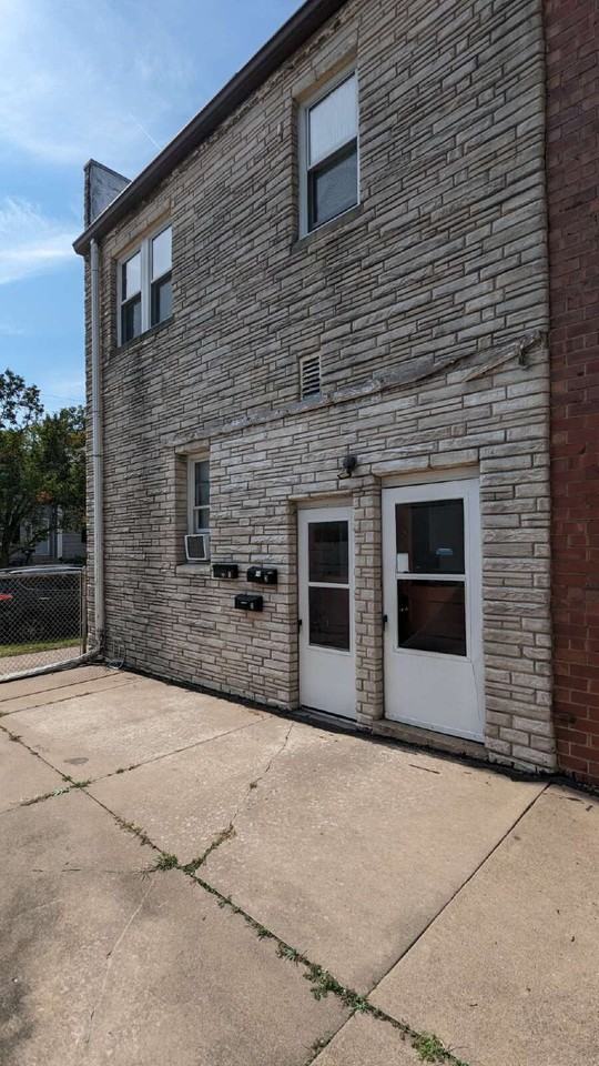 903 18th Ave - Photo 4 of 9