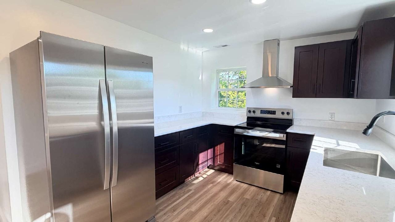 221 New Hampshire St - Photo 3 of 23
