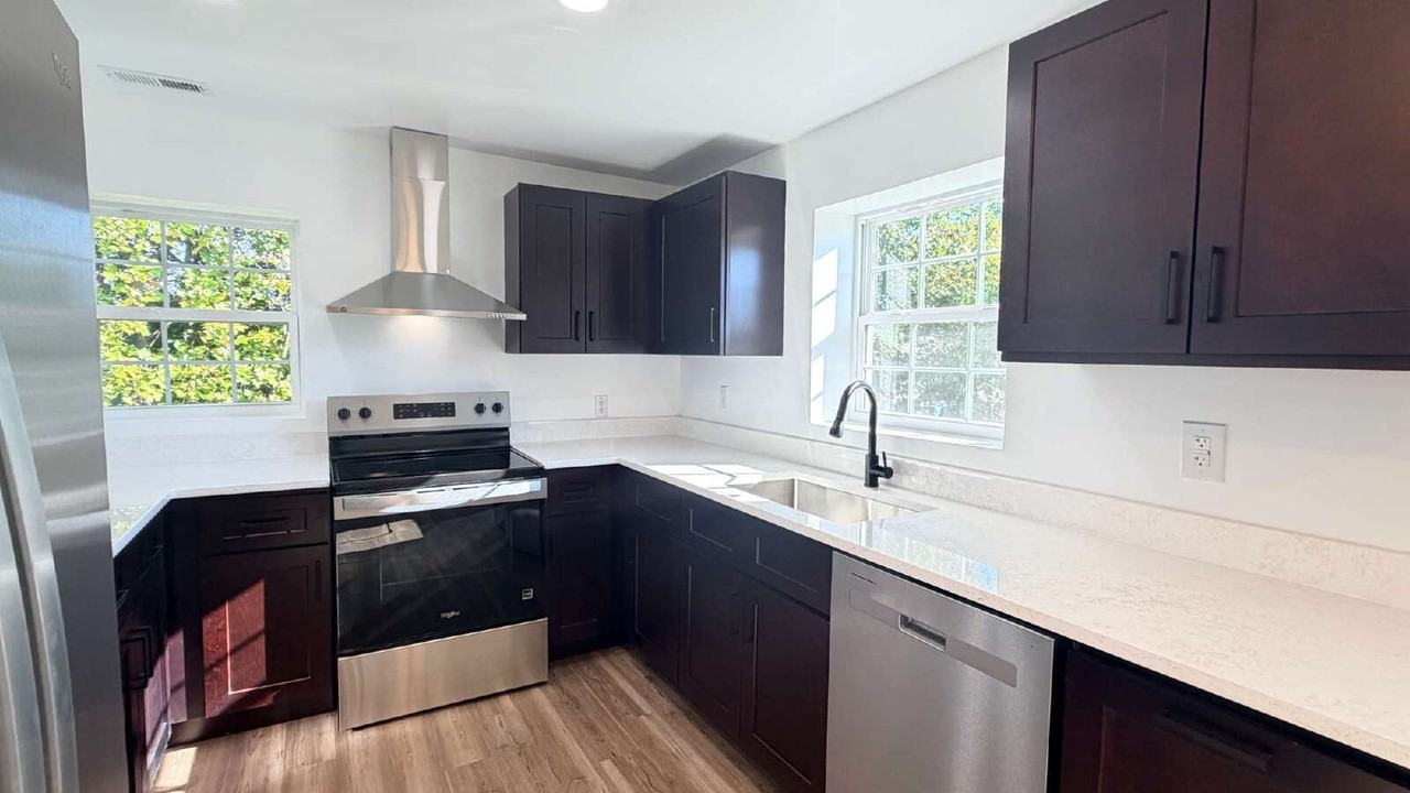 221 New Hampshire St - Photo 4 of 23