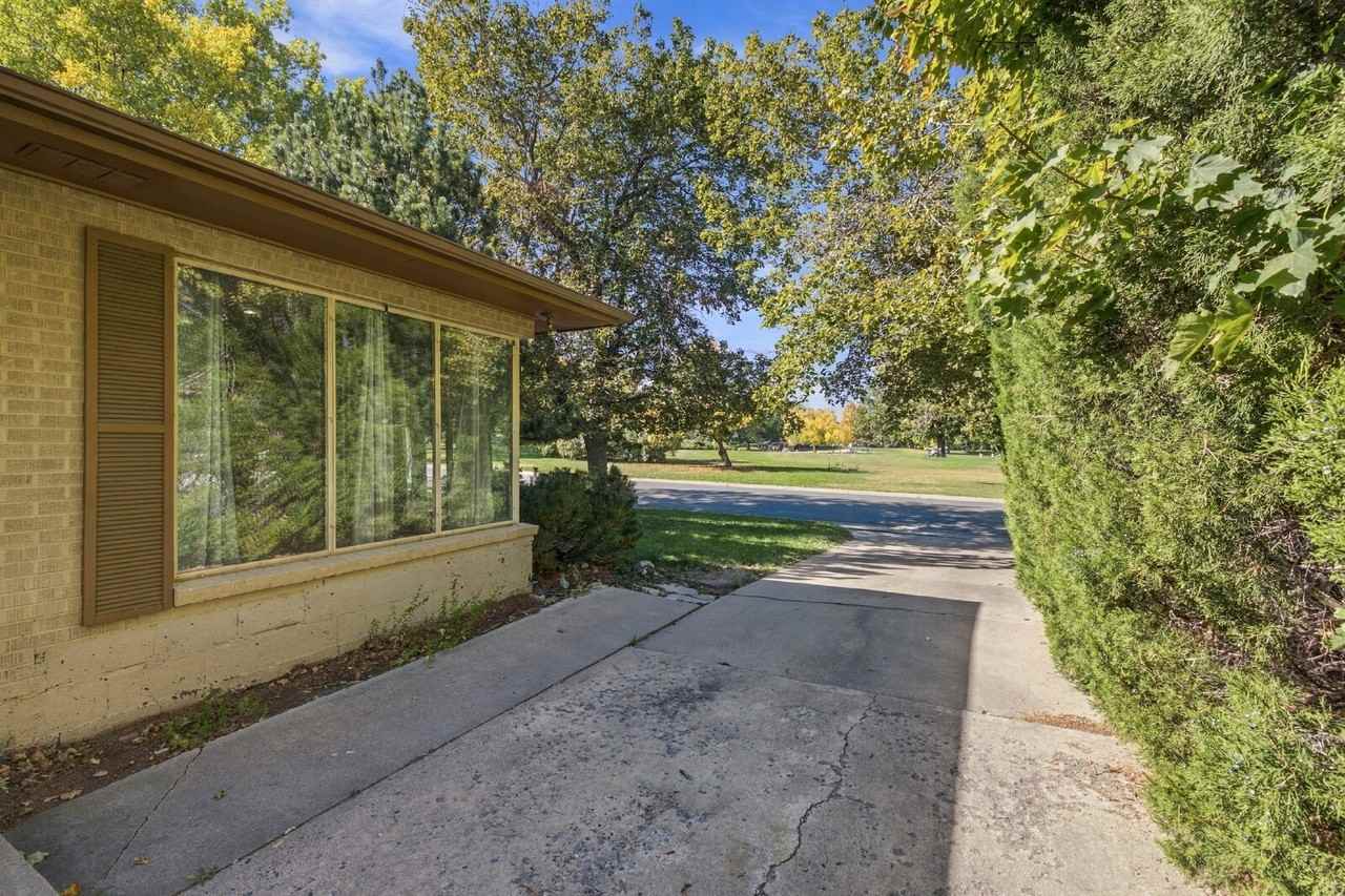 250 Glencoe St - Photo 3 of 35