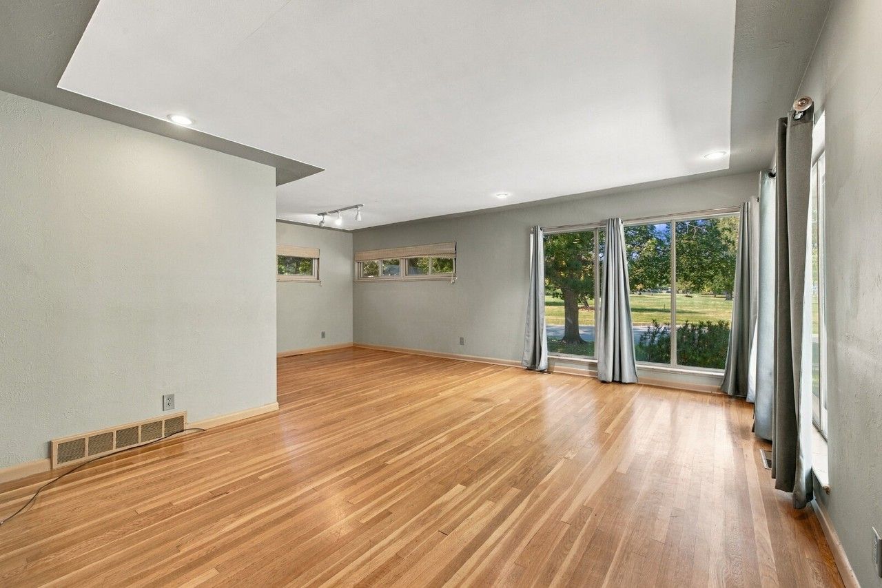 250 Glencoe St - Photo 4 of 35