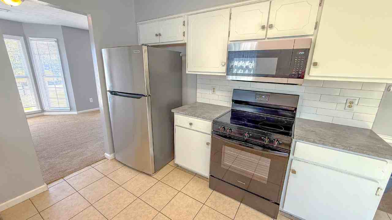 770 Crestline Dr - Photo 2 of 24