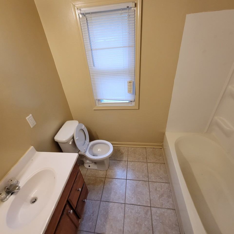 3521 W Morris St - Photo 2 of 9