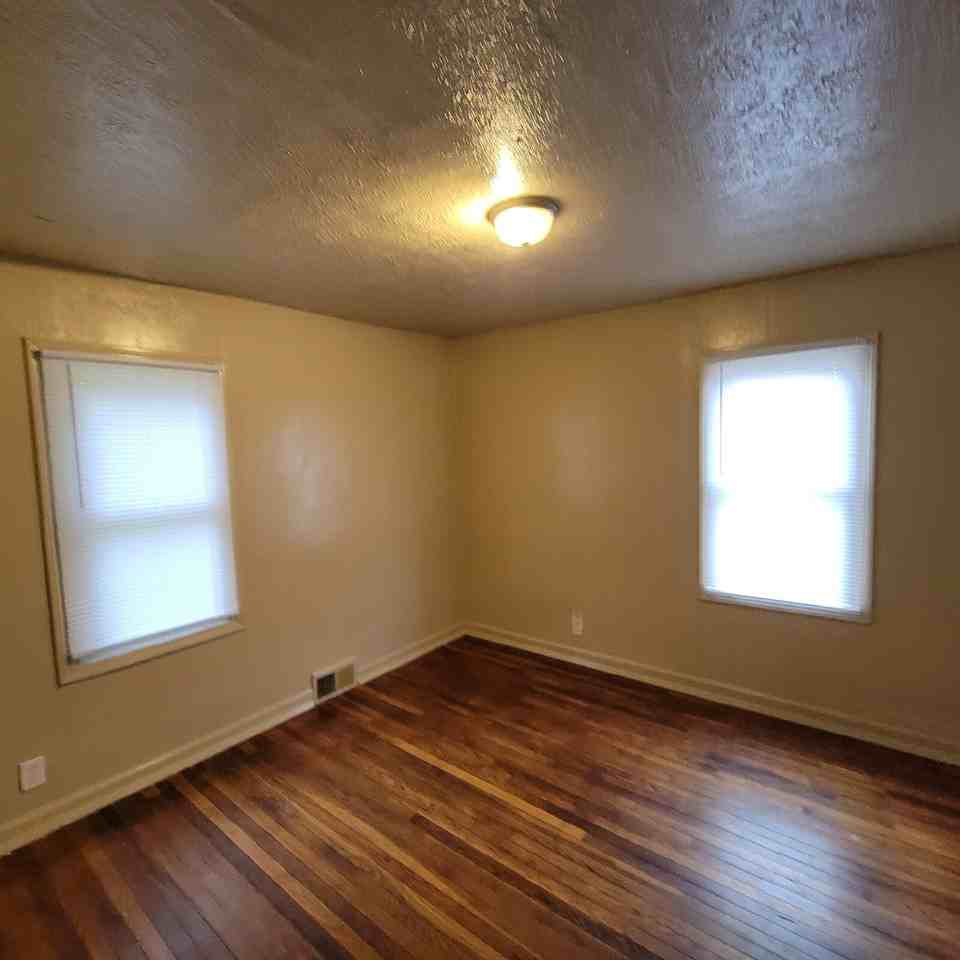 3521 W Morris St - Photo 3 of 9